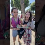 Une dame âgée à genoux